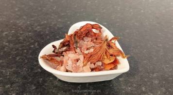 HIMALAJSKA SÓL DO KĄPIELI Z PŁATKAMI LILII 400G 